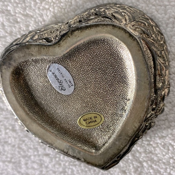 Vintage Silver Plated Zinc Heart Shaped Blue Velour Lined Trinket Box - Picture 13 of 13